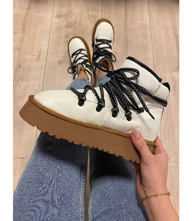 Deabused Laars Febe Wit