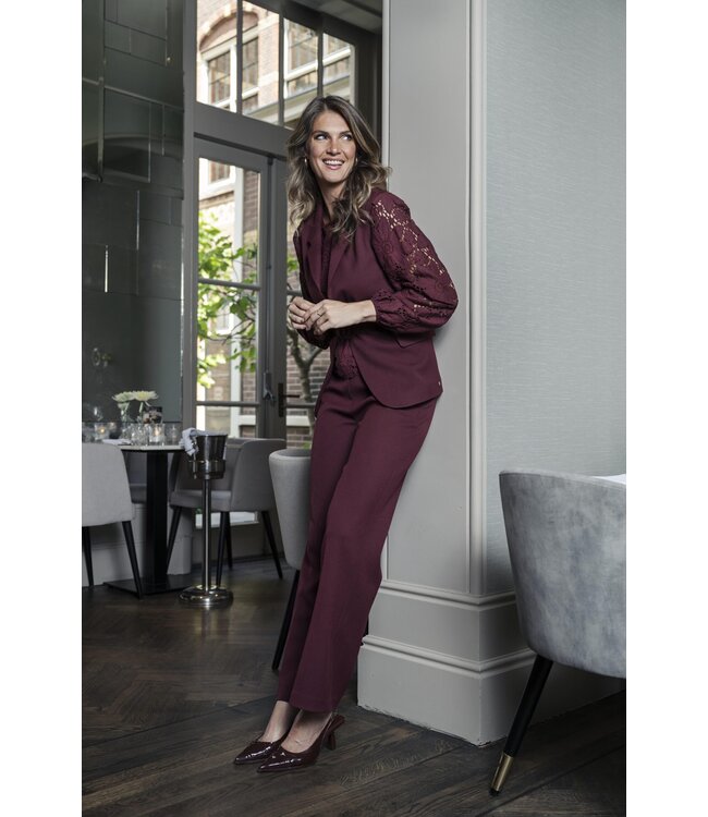 Elvira Broek Beau Burgundy