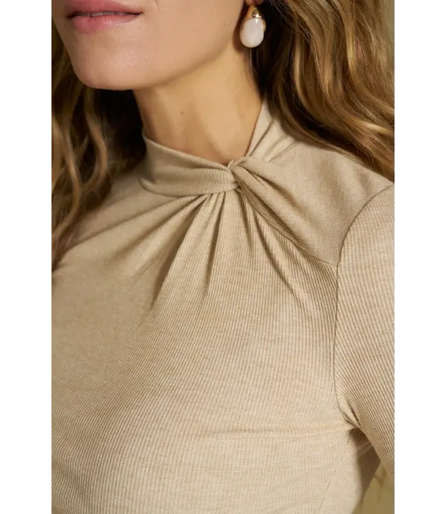 Lofty Manner Top Havina Sand