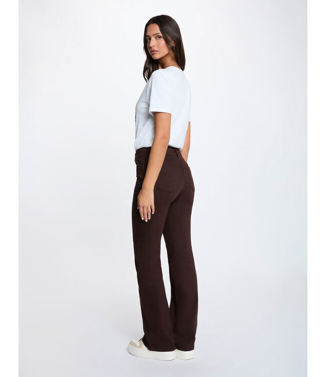 Morgan Broek Poleme Cafe