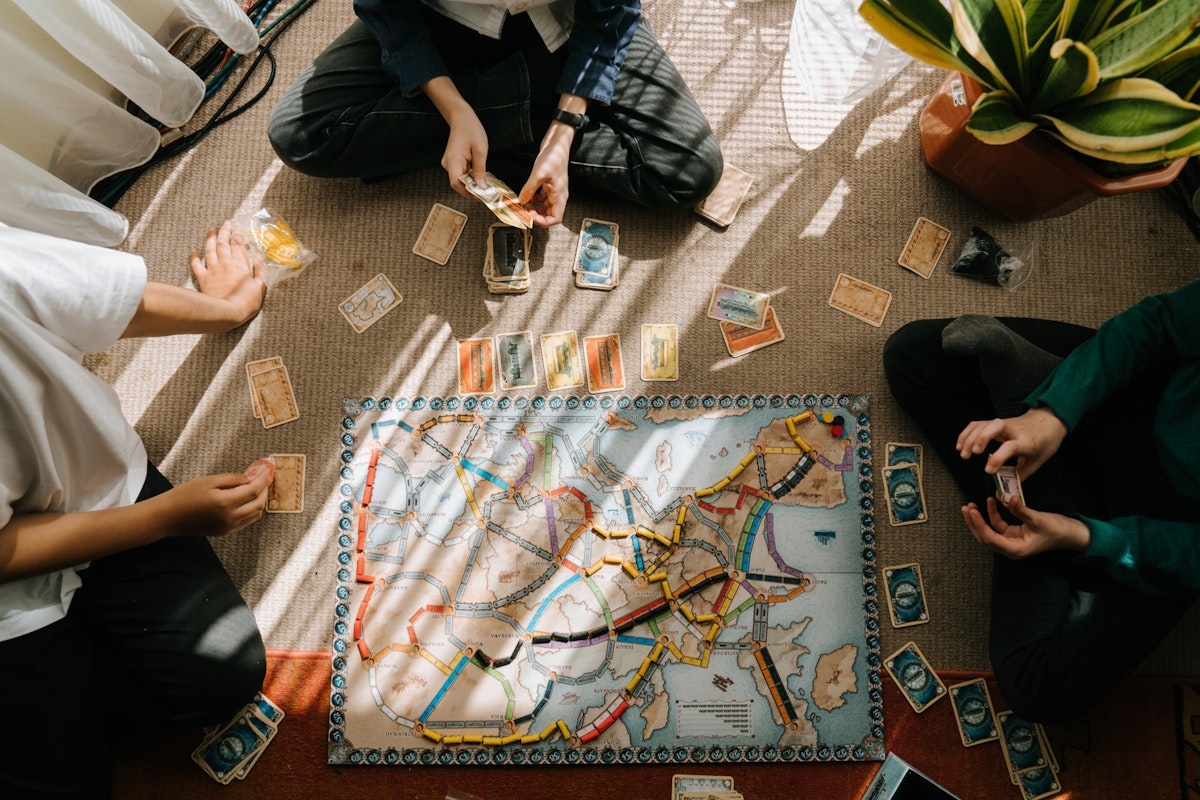 Spelenderwijs schrijven. Verhalen maken met het spel de woeste wouden.