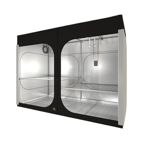 Secret Jardin Dark Room 297 x 150 x 217 cm