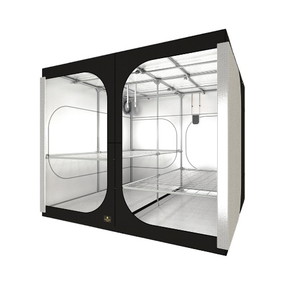 Secret Jardin Dark Room 237 x 237 x 200 cm