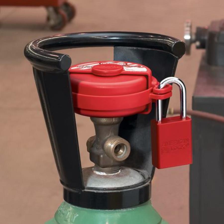 Pressurised gas valve lock-out S3910