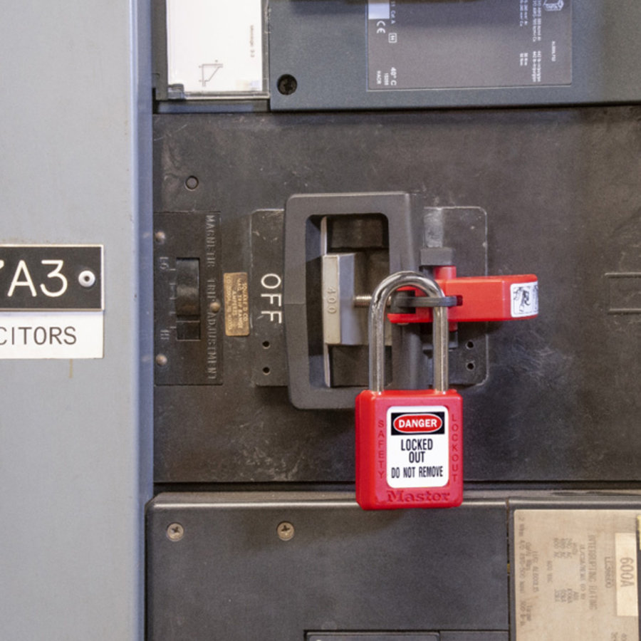 Oversized Handle Circuit Breakers (480/600 V) S3822 Oversized Handle Circuit Breakers (480/600 V) S3822