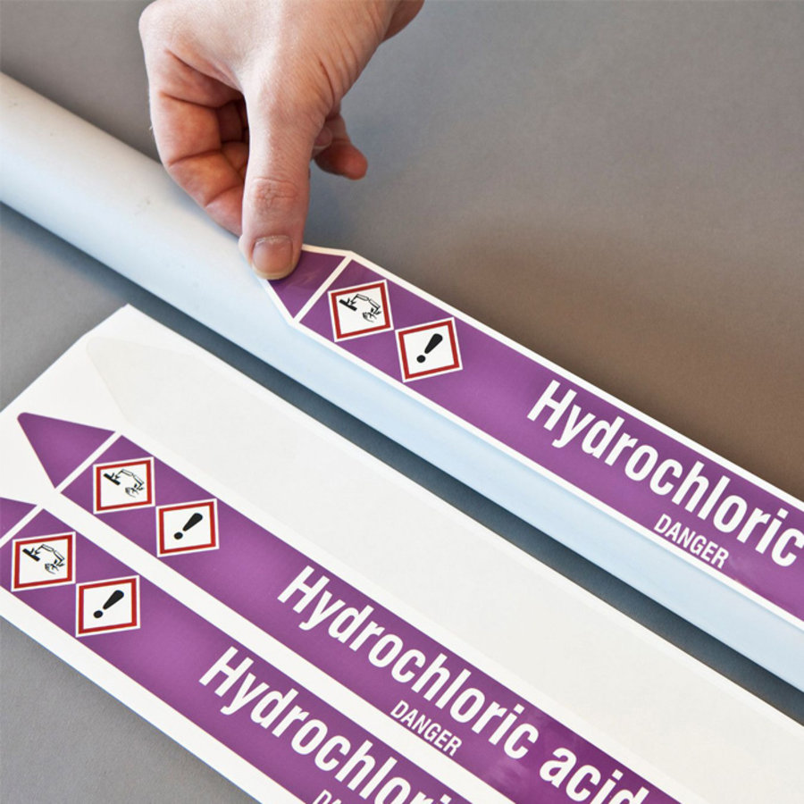 Pipe markers: Benzaldehyde | Dutch | Flammable liquids