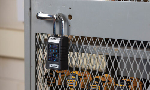 Ontdek de Ultieme Beveiligingsoplossing: Master Lock 6400EURLJENT Bluetooth Verlengd Beugelhangslot! 