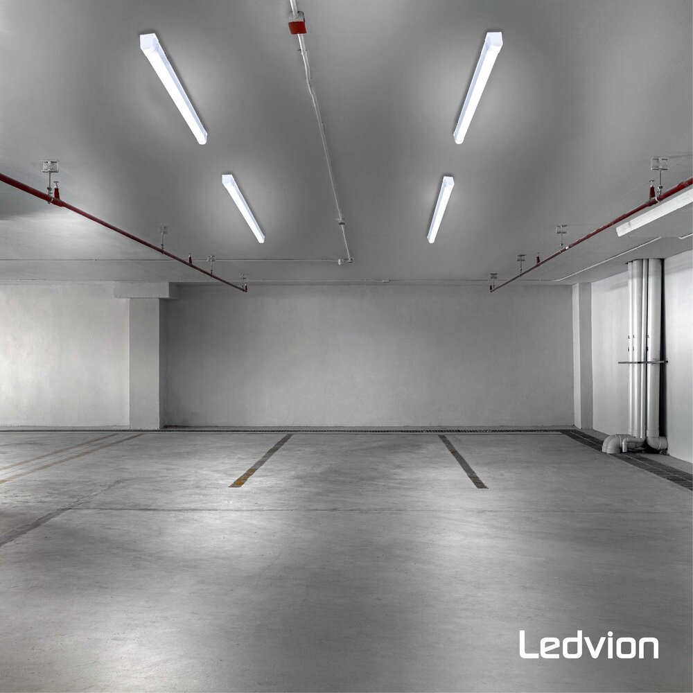 Ledvion Plafoniera LED da 120 cm - Samsung LED - IP65 - 36W - 144 lm/W - 6500K - Collegabile - 5 anni di garanzia