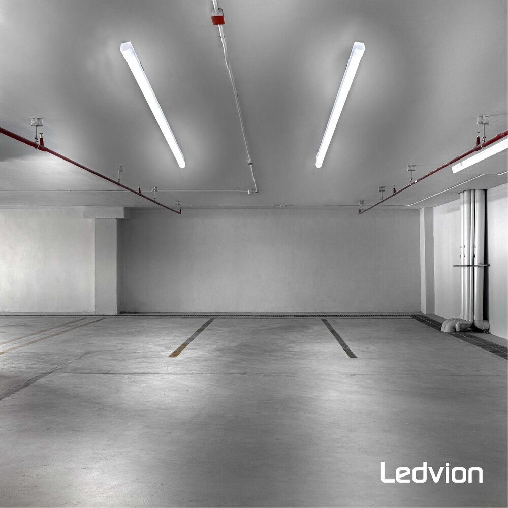 Ledvion Plafoniera LED da 150 cm - Samsung LED - IP65 - 48W - 140 lm/W - 6500K - Collegabile - 5 anni di garanzia