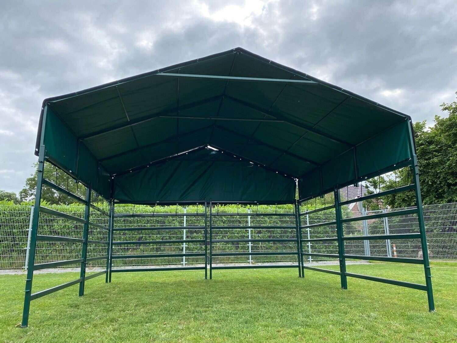 Animal Fences Mobiele schuilstal 160L 425x425x280 cm - incl. dak- en nokzeil