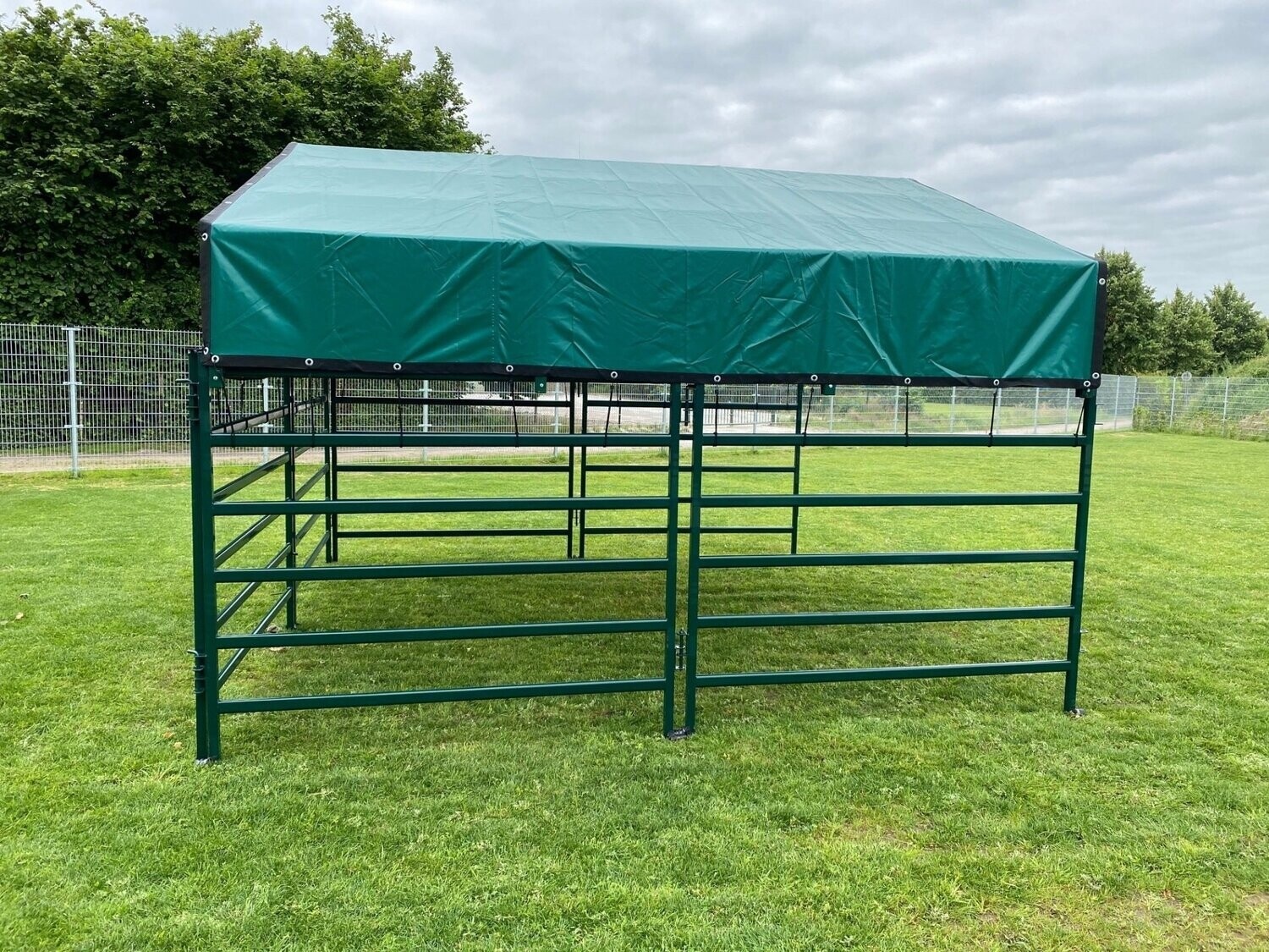 Animal Fences Mobiele schuilstal 160L 425x425x280 cm - incl. dak- en nokzeil