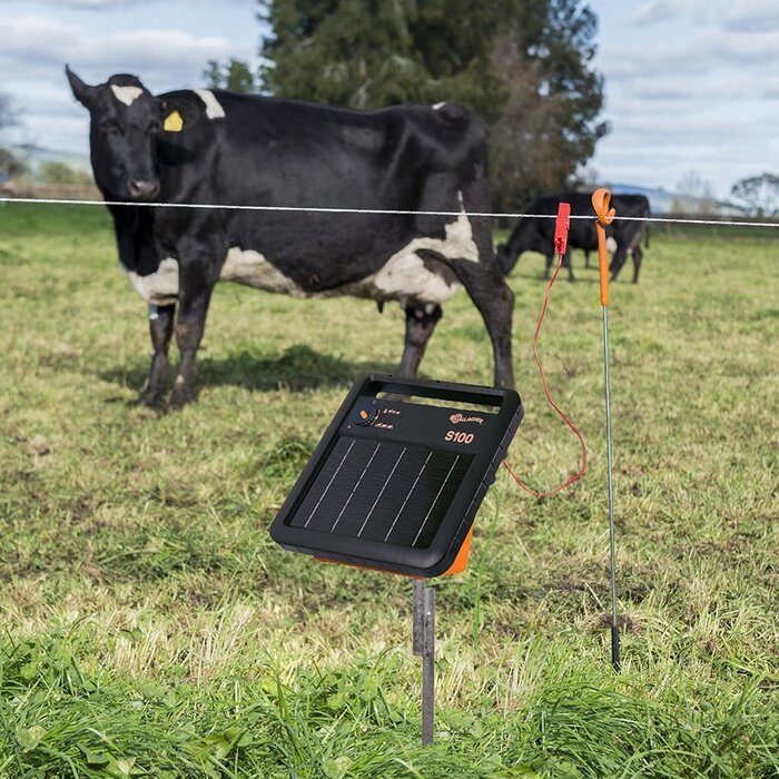 Gallagher S100 solar schrikdraadapparaat inclusief batterij (12 V - 7,2 Ah) + Gratis Stander