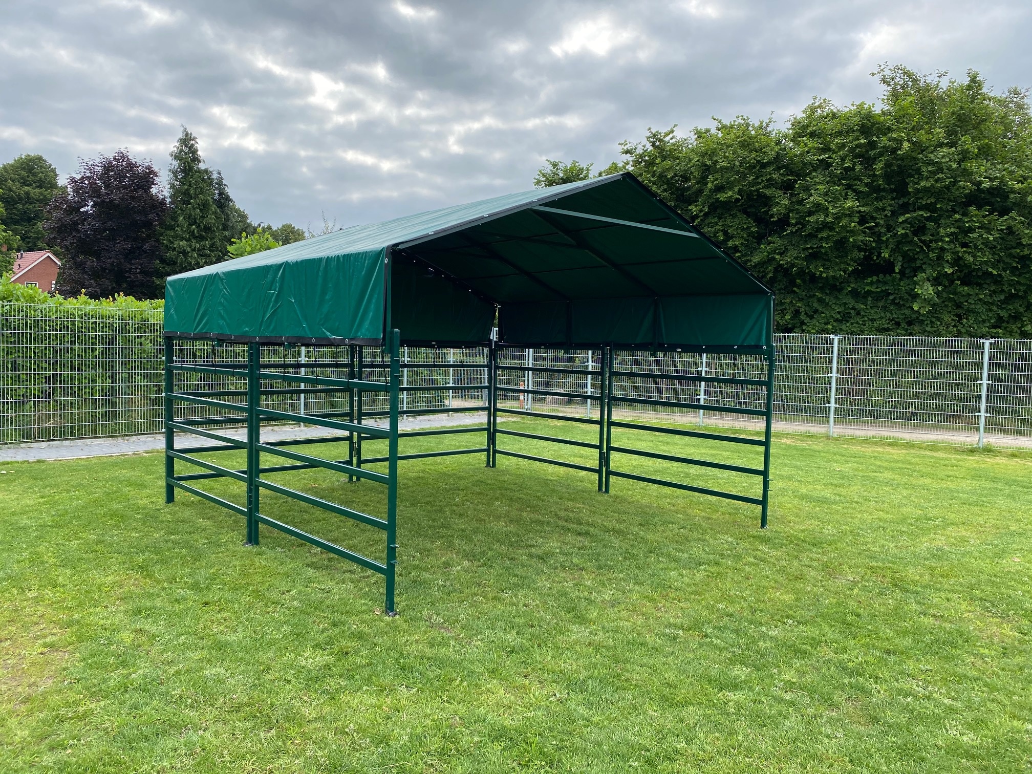 Mobiele schuilstal 180L 425x425x300 cm - incl. dak- en nokzeil