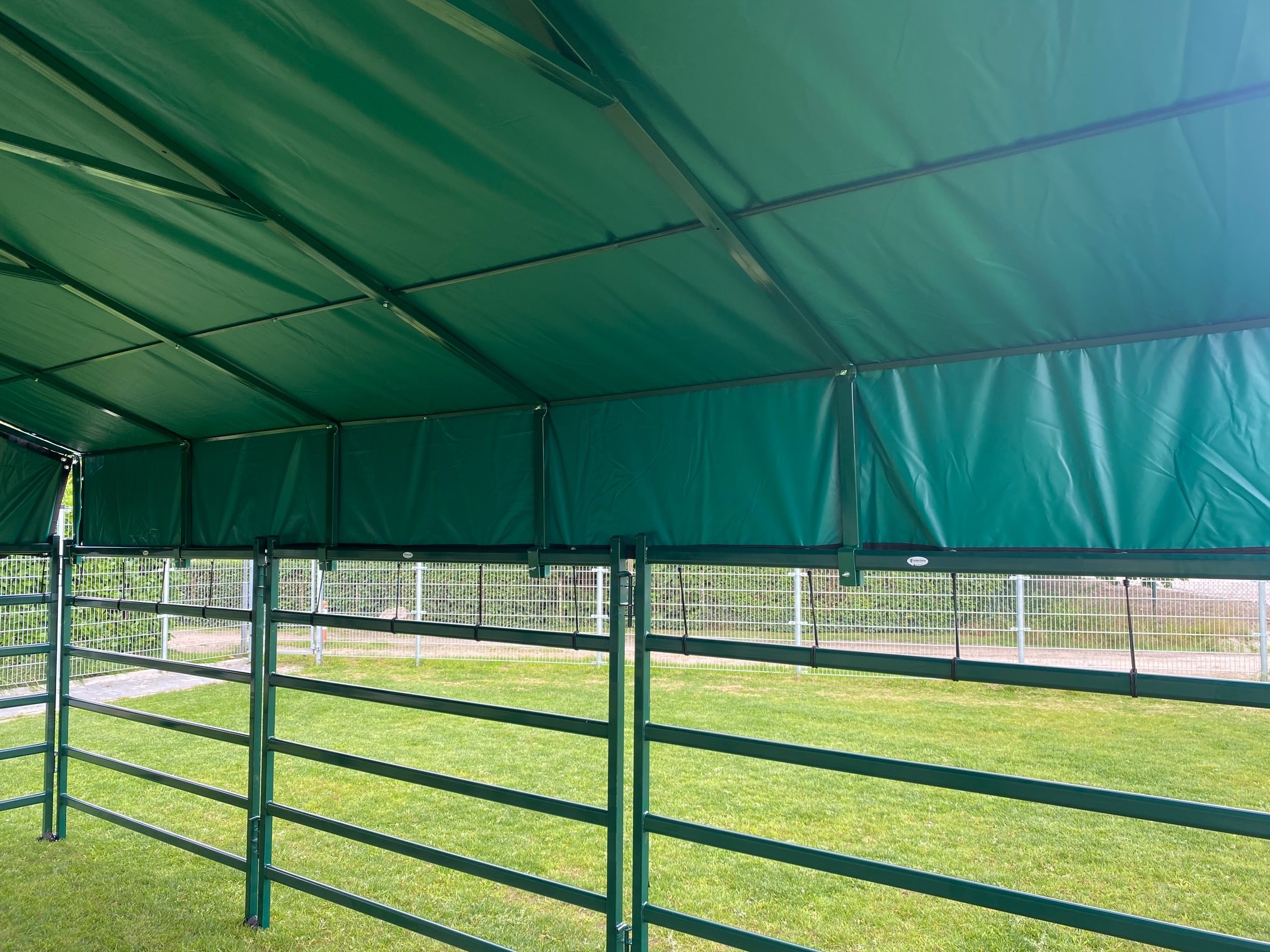 Animal Fences Mobiele schuilstal 160XL 645x425x280 cm - incl. dak- en nokzeil