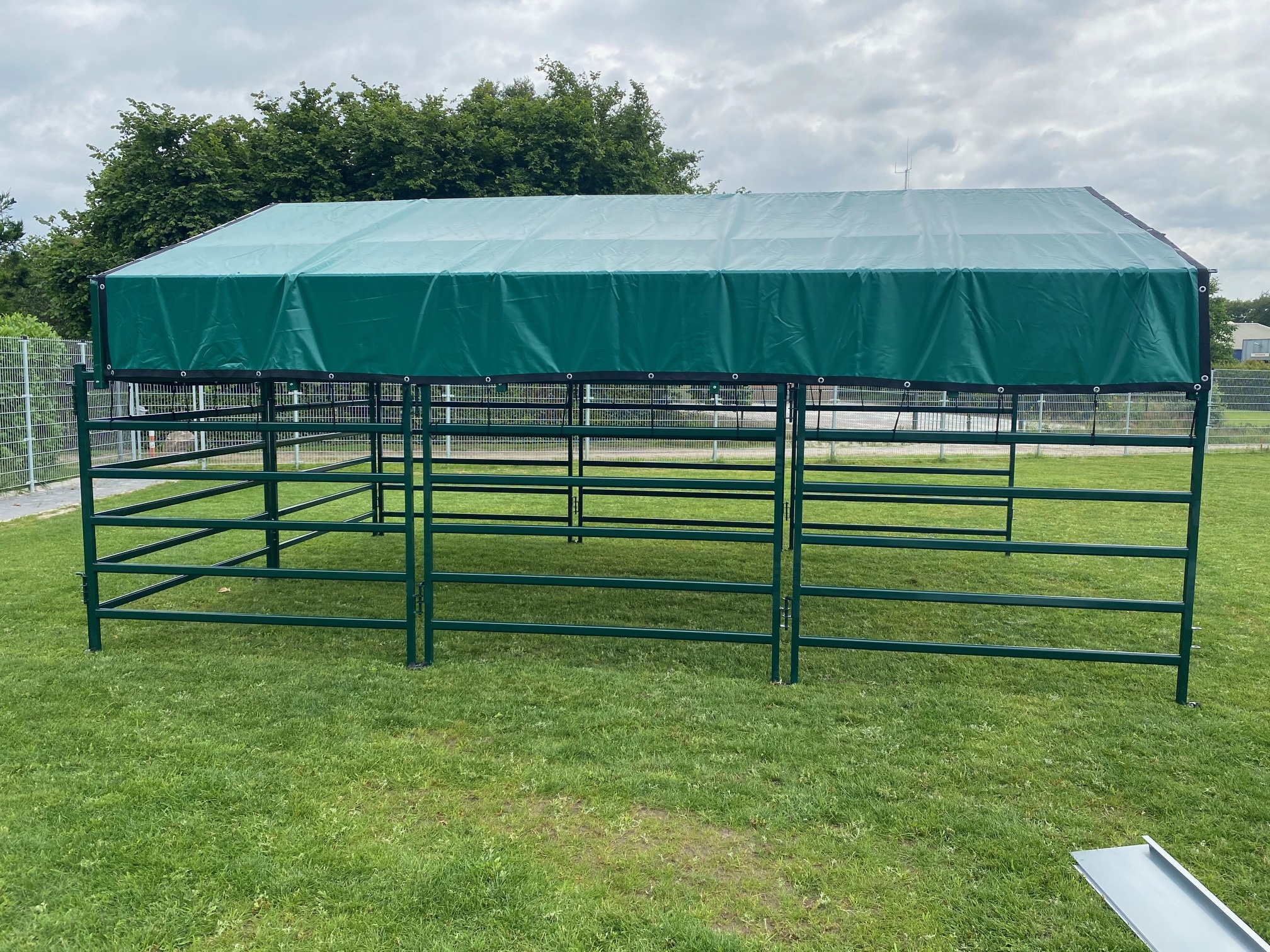 Animal Fences Mobiele schuilstal 180XL 645x425x300 cm - incl. dak- en nokzeil