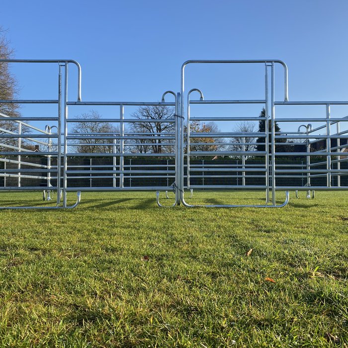 Animal Fences Dubbele mobiele stal 6.00 x 3.00 meter met 2 toegangspoorten