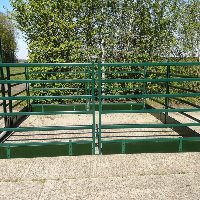 Ruime mobiele stal 4.25 x 4.25 meter groen 160 cm.