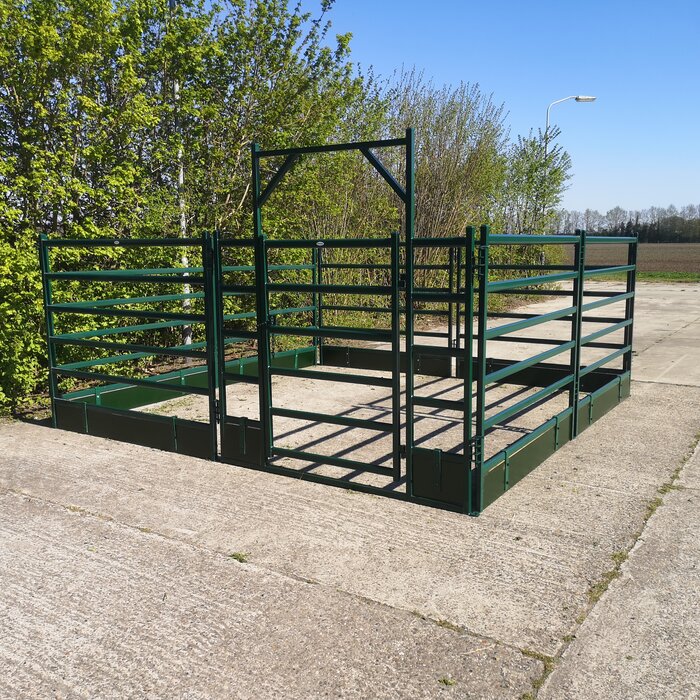 Ruime mobiele stal 4.25 x 4.25 meter groen 180 cm.