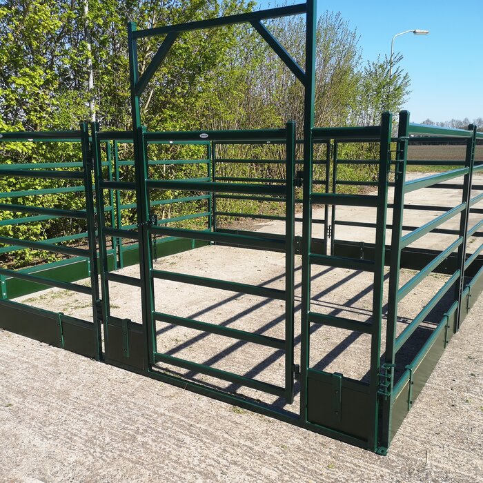 Ruime mobiele stal 4.25 x 4.25 meter groen 180 cm.