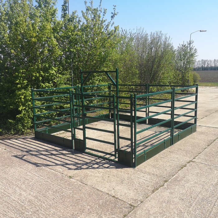 Ruime mobiele stal 4.25 x 4.25 meter groen 180 cm.