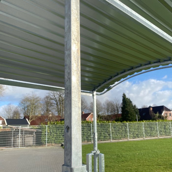 Animal Fences Grote en zeer robuuste hooiruif met zweeds voerhek 8 voerplaatsen 150*150 cm.