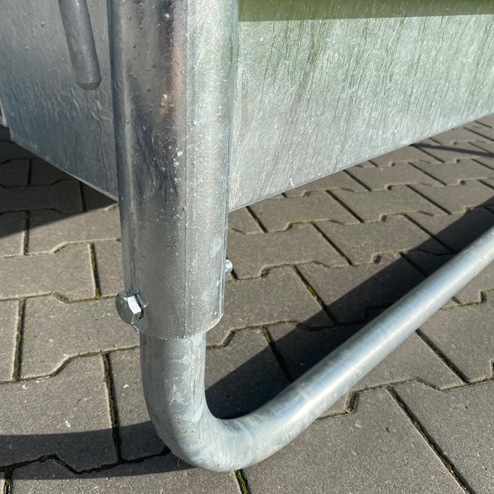 Animal Fences Grote en zeer robuuste hooiruif met zweeds voerhek 8 voerplaatsen 150*150 cm.