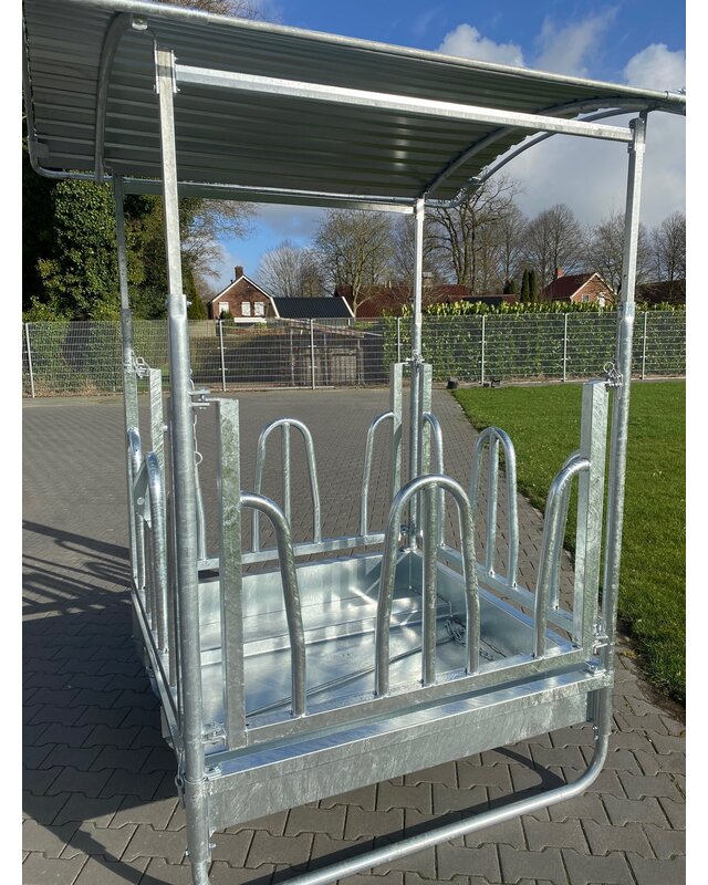 Animal Fences Grote en zeer robuuste hooiruif met zweeds voerhek 8 voerplaatsen 150*150 cm.