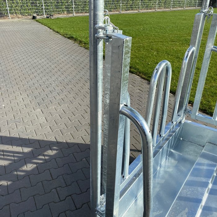 Animal Fences Grote en zeer robuuste hooiruif met zweeds voerhek 8 voerplaatsen 150*150 cm.