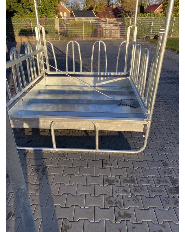 Animal Fences Grote en zeer robuuste hooiruif met zweeds voerhek 12 voerplaatsen 200*200 cm.