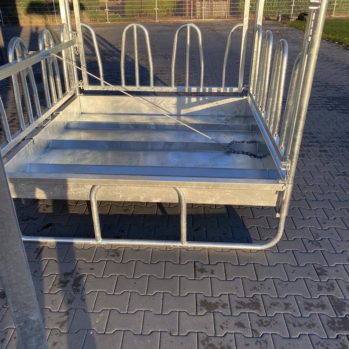 Animal Fences Grote en zeer robuuste hooiruif met zweeds voerhek 12 voerplaatsen 200*200 cm.