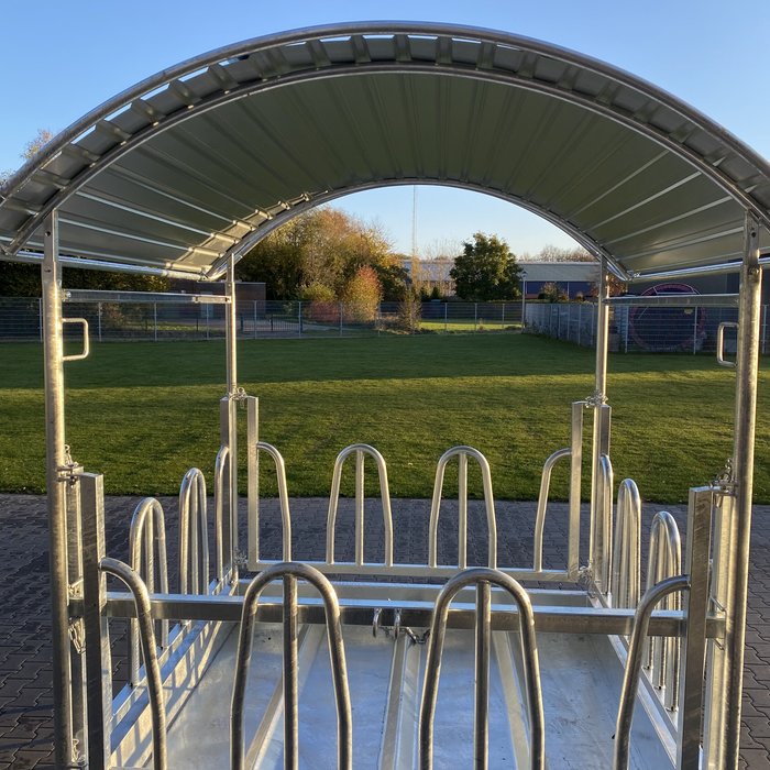 Animal Fences Grote en zeer robuuste hooiruif met zweeds voerhek 12 voerplaatsen 200*200 cm.