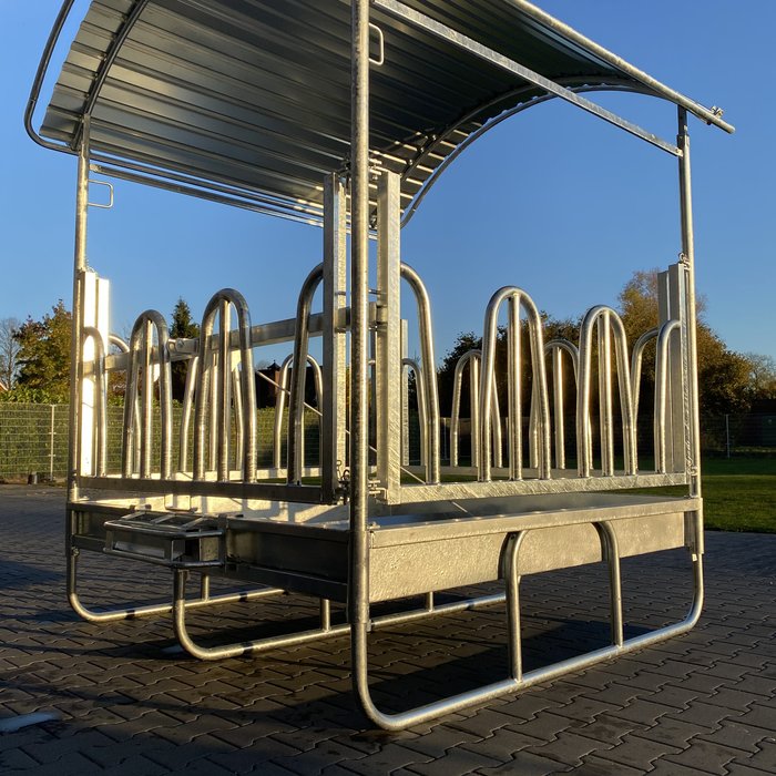 Animal Fences Grote en zeer robuuste hooiruif met zweeds voerhek 12 voerplaatsen 200*200 cm.