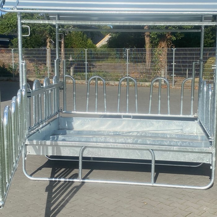 Animal Fences Grote en zeer robuuste hooiruif met zweeds voerhek 14 voerplaatsen 250*200 cm.