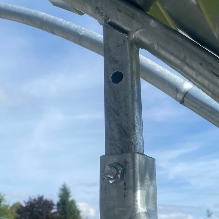 Animal Fences Grote en zeer robuuste hooiruif met zweeds voerhek 14 voerplaatsen 250*200 cm.