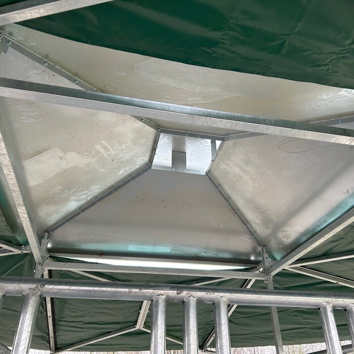 Patura Klimaatruif universeel voerhek en groot klimatiseringsdak van 36m2.