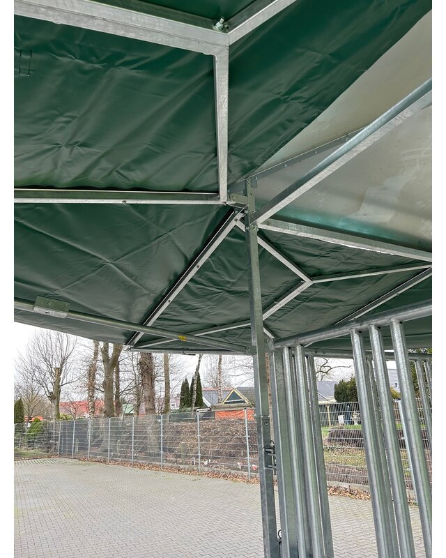 Patura Klimaatruif met diagonaal voerhek en groot klimatiseringsdak van 36m2.
