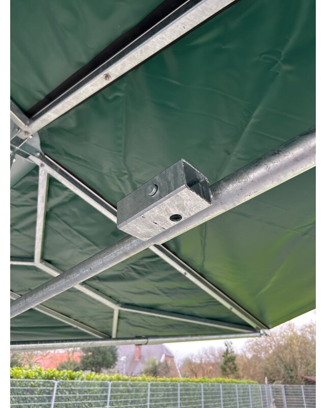 Patura Klimaatruif met zweeds voerhek en groot klimatiseringsdak van 36m2.