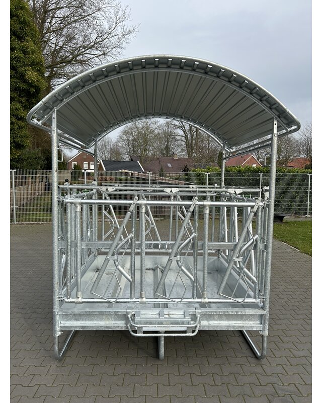 Animal Fences Grote en zeer robuuste hooiruif met zelfsluitend voerhek 12 voerplaatsen 200*200 cm.