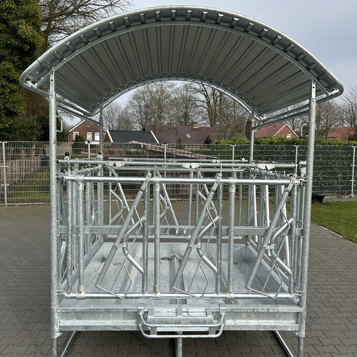 Animal Fences Grote en zeer robuuste hooiruif met zelfsluitend voerhek 12 voerplaatsen 200*200 cm.