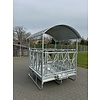Grote en zeer robuuste hooiruif met zelfsluitend voerhek 12 voerplaatsen 200*200 cm.