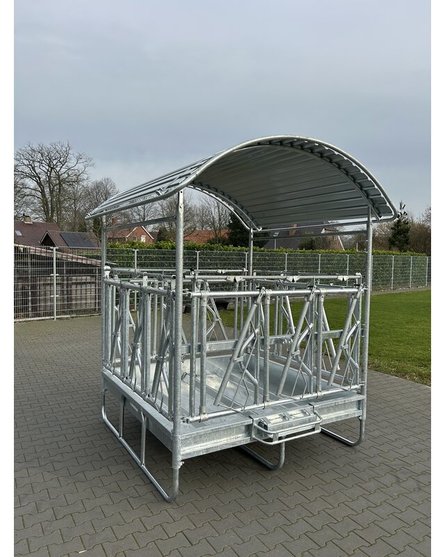 Animal Fences Grote en zeer robuuste hooiruif met zelfsluitend voerhek 12 voerplaatsen 200*200 cm.