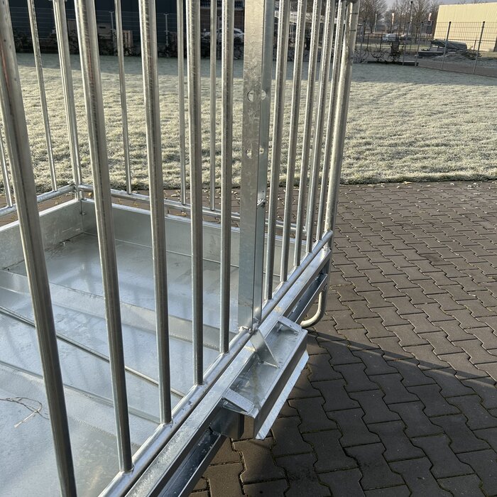 Animal Fences Grote vierkante hooiruif met dak ideaal voor ronde balen