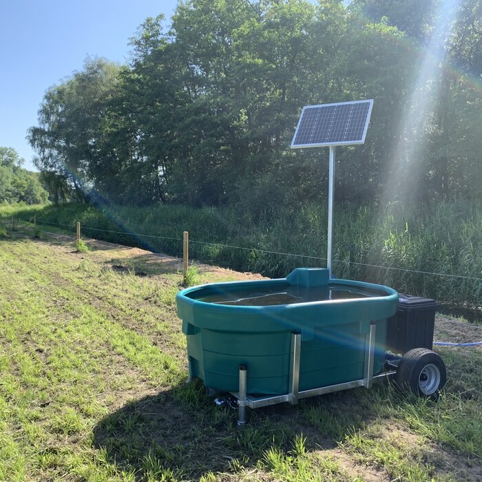 Suevia Solar weidedrinkbak 1000 ltr. oppervlakte water op wagendissel