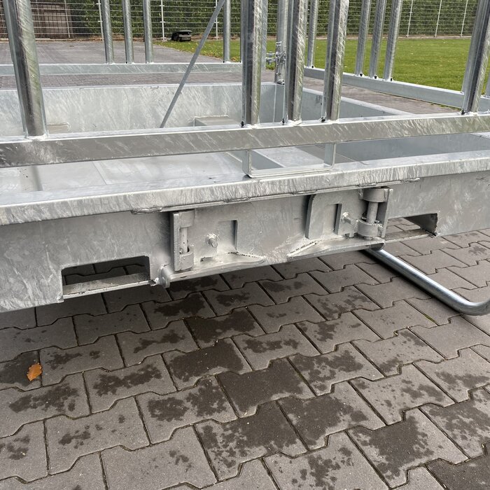 Animal Fences Grote en zeer robuuste hooiruif met recht voerhek en 8 voerplaatsen