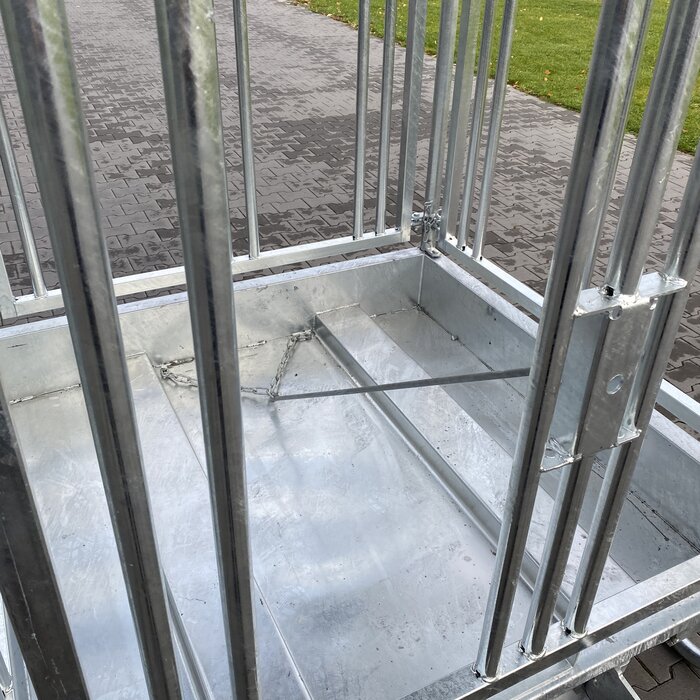 Animal Fences Grote en zeer robuuste hooiruif met recht voerhek en 8 voerplaatsen