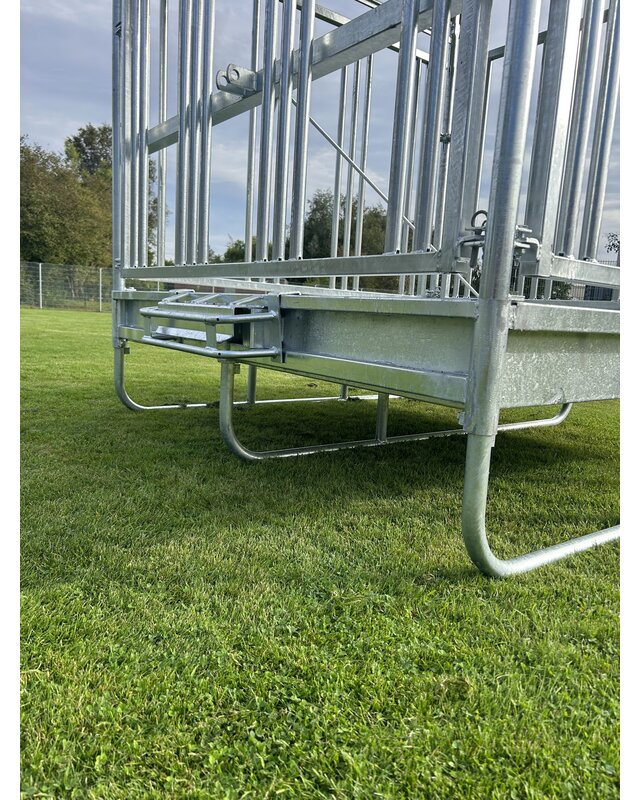 Animal Fences Grote en zeer robuuste hooiruif met recht voerhek en 12 voerplaatsen