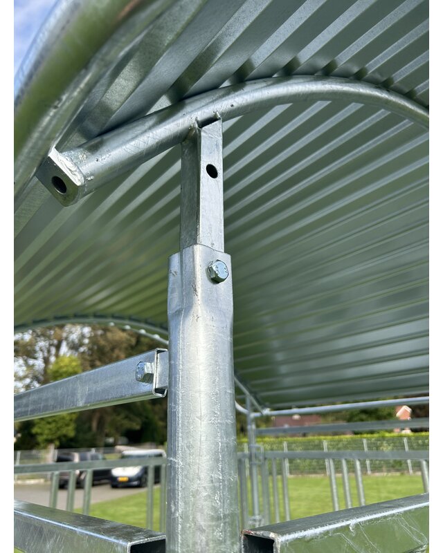 Animal Fences Grote en zeer robuuste hooiruif met recht voerhek en 12 voerplaatsen