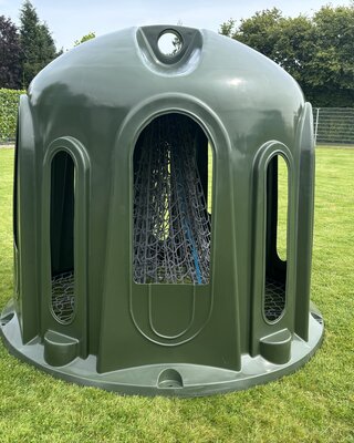 Animal Fences Grote sterke hooistolp met ingebouwde slowfeeder