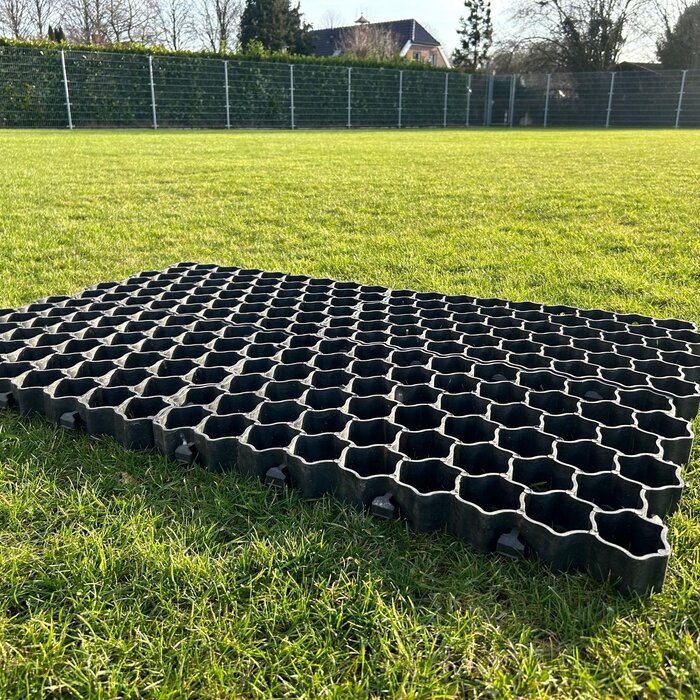 Animal Fences Combideal 1!! vierkante Hooiruif met dak en 8 voerplaatsen + 30 m2 Sterke Paddocktegels