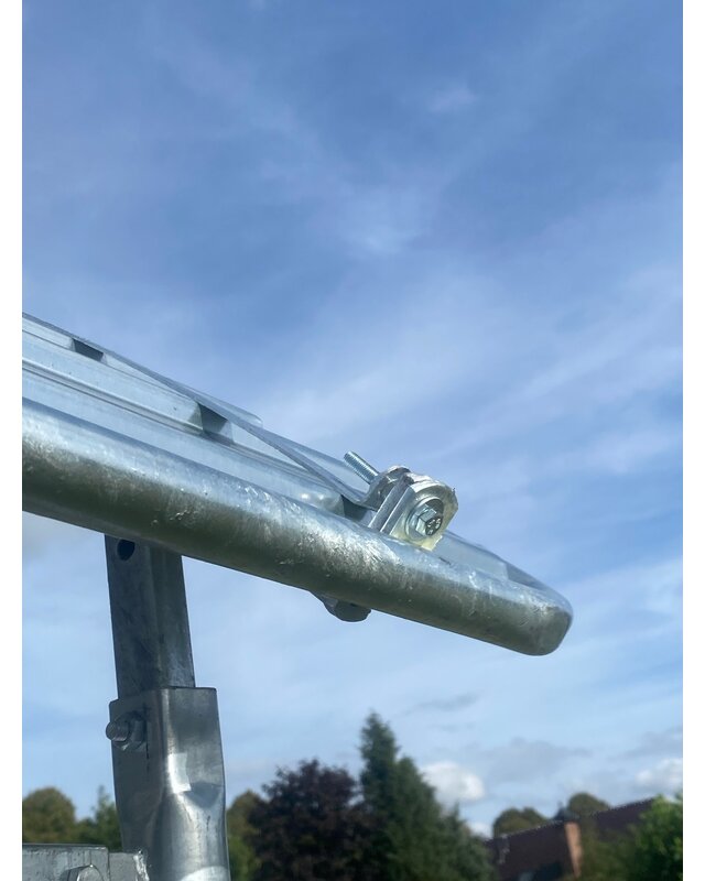 Animal Fences Zeer grote en robuuste hooiruif met zweeds voerhek 16 voerplaatsen 300*200 cm.